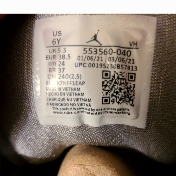 Nikes - Picture 4 of 5